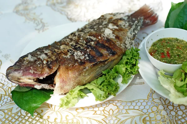 泰国食物，盐烤的鱼 — 图库照片