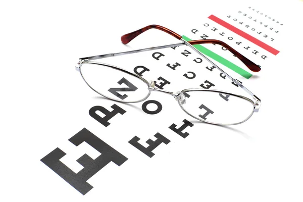 Gafas en snellen eye sight chart test —  Fotos de Stock