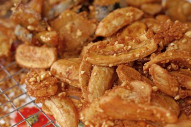 derin kızarmış dilimlenmiş muz 