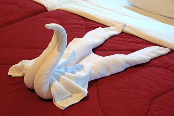 Schwäne in Form eines Handtuchs — Stockfoto