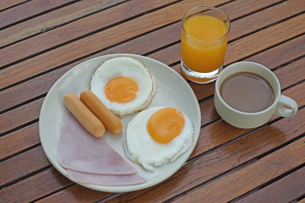 Kahvaltı yemek portakal suyu ve kahve — Stok fotoğraf