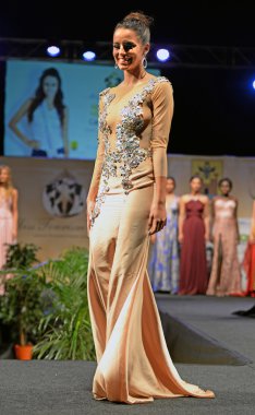 Geçit töreni kadın moda