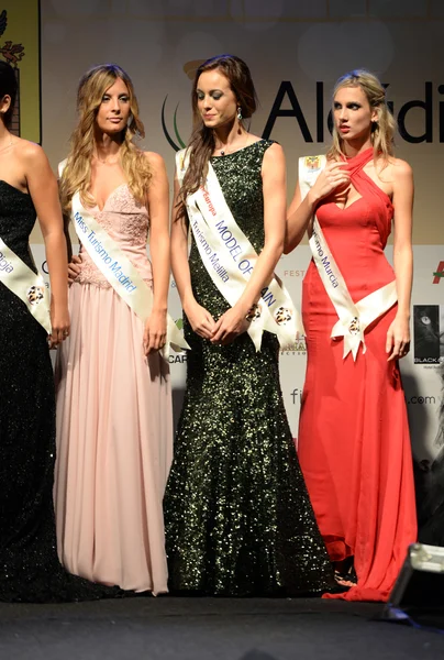 Desfile de moda femenina — Foto de Stock