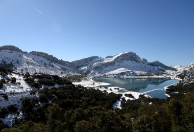 Sierra de Tramuntana Mallorca, İspanya'da yoğun kar yağışı.