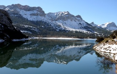 Sierra de Tramuntana Mallorca, İspanya'da yoğun kar yağışı.