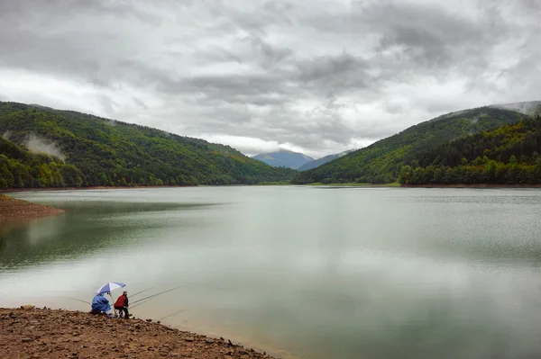 Pêche au cours de l'automne pluie — Photo