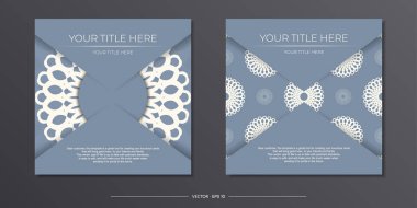 Klasik süslemeli, basmaya hazır mavi kartpostal tasarımı. Çiğ desenli davetiye kartı şablonu.