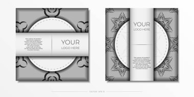 Çiğ süslemeli davetiye hazırlama. Monogramlı Beyaz Kartpostal Tasarımı Biçimlendir