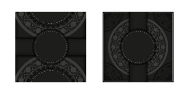 Metin ve klasikler için bir yer içeren bir davet hazırlanıyor.