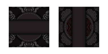 Kare kartpostal tasarımı, siyah renkli ve lüks süslemeli. Metin ve vintage desenleriniz için boşluk içeren davet kartı tasarımı.