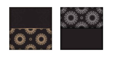 Kare vektör kartpostal tasarımı, siyah renkli ve lüks desenli. Metin ve vintage süslemeleriniz için boşluk içeren davet kartı tasarımı.