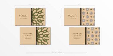 Baskıya hazır bej kartvizit tasarımı ve lüks şablonlar. Metnin ve soyut süslemen için yer içeren vektör kartviziti şablonu.