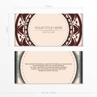 Bej renkli ve mandala süslemeli kartpostal için lüks vektör tasarımı. Metinleriniz ve soyut kalıplarınız için boşluk içeren davet kartı tasarımı.