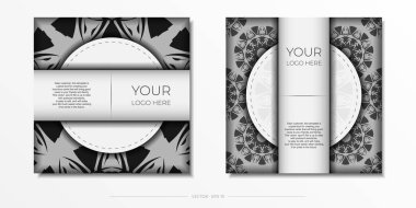 Mesajın ve soyut süsün için davetiye hazırlıyorum. Siyah Süslü Beyaz Kartpostal Tasarımı için Lüks Vektör Şablonu.