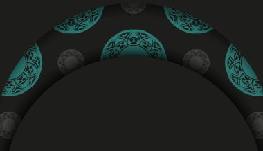 Mavi desenli siyah bir kartpostalın lüks tasarımı. Metnin ve soyut süsün için boşluk içeren davetiye kartı tasarımı.