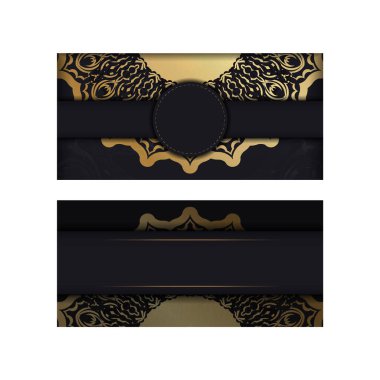 Koyu renkli tebrik kartı ve altın renkli süs.