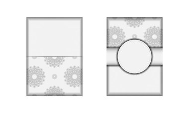 Siyah şablonlarınız ve mesajlarınız için davetiye hazırlıyorum. Yazdırma tasarımı kartpostalları için şablon Mandala süslemeli beyaz renkler.