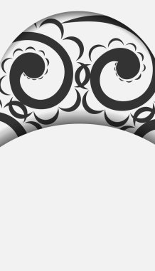 Siyah mandala desenli beyaz broşür.