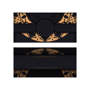 Kahverengi süslemeli siyah tebrik kartı.