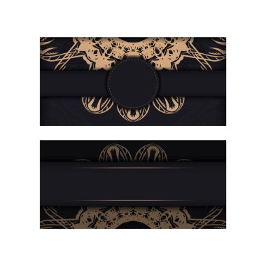 Tebrik etmek için siyah ve kahverengi desenli bir kartpostal..