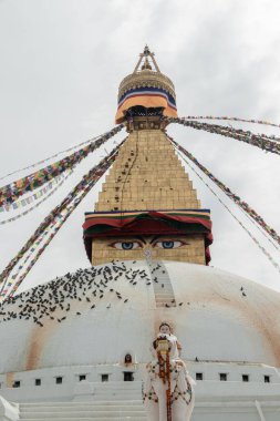Boudhanath stupa, Nepal 'in Katmandu şehrinde yer alan ve UNESCO tarafından dünya mirası ilan edilen dünyanın en büyük stupalarından biridir.