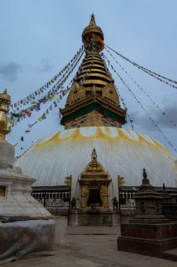 Maymun Tapınağı olarak da bilinen Swayambhunath, Nepal Katmandu 'nun kalbinde yer almaktadır ve UNESCO tarafından Dünya Mirası ilan edilmiştir.