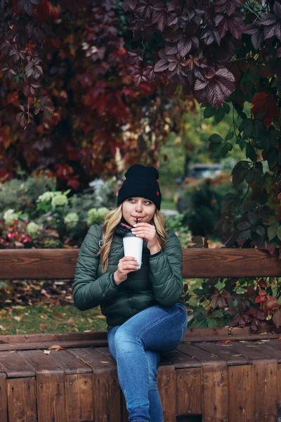 Young Woman Cup Coffee Autumn Park — Stock Photo, Image