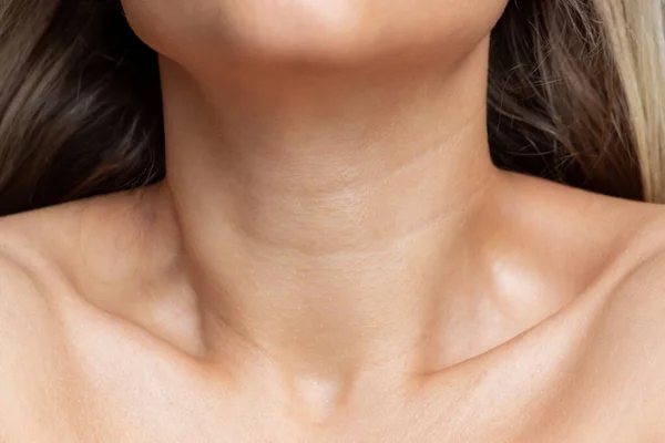 Close View Young Woman Neck Collarbone Lines Neck Wrinkles Age — Stock Photo, Image