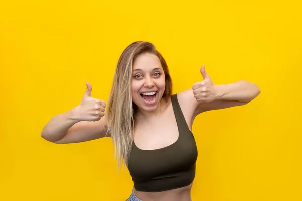 Una Joven Caucásica Hermosa Feliz Emocionada Encantada Mujer Rubia Sonriente —  Fotos de Stock