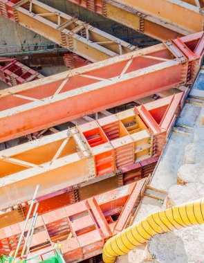 İnşaat alanında yeraltı tren istasyonu