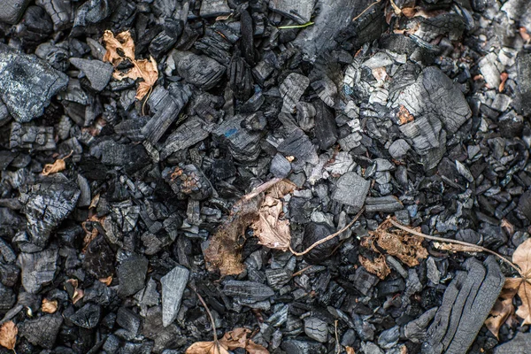 Потушенный уголь вблизи — стоковое фото