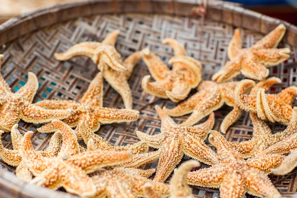 Stelle marine essiccate sul mercato — Foto Stock