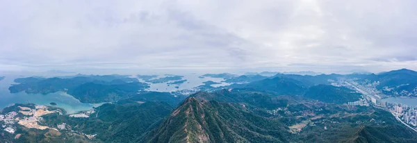 位于香港市区西贡与莫鞍山之间的马鞍山的空中景观 — 图库照片
