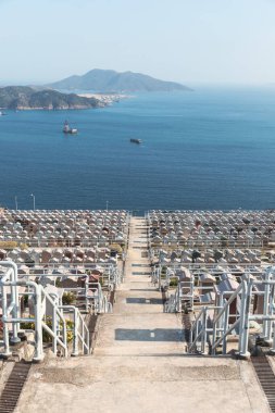 Junk Bay Çin Kalıcı Mezarlığı, Hong Kong 'da halk mezarlığı, gündüz vakti.