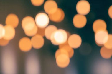 Odak dışı, bir restoranın arka planı, içerisi, kimse yok.