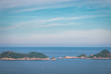Hong Kong 'da küçük bir ada, Güney Çin Okyanusu, gündüz vakti.