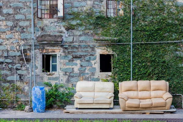 Old Sofa outdoor — Stock Photo, Image