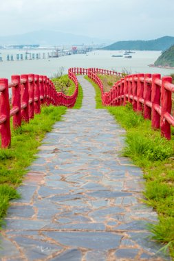 Kırmızı ahşap fench, Hong Kong ile kırsal yolu yürüyüş