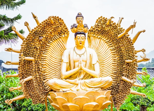 Estátua de Deus no Templo do Budismo de Hong Kong — Fotografia de Stock