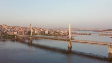 Türkiye, İstanbul sehri üzerinde insansız hava aracı, cami, evler, İstanbul 'un dönüm noktaları