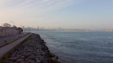 Türkiye, İstanbul sehri üzerinde insansız hava aracı, cami, evler, İstanbul 'un dönüm noktaları