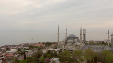 Türkiye, İstanbul sehri üzerinde insansız hava aracı, cami, evler, İstanbul 'un dönüm noktaları