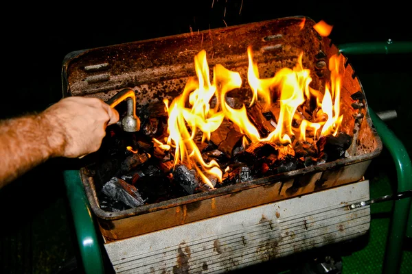 Fyrte opp grillen – stockfoto