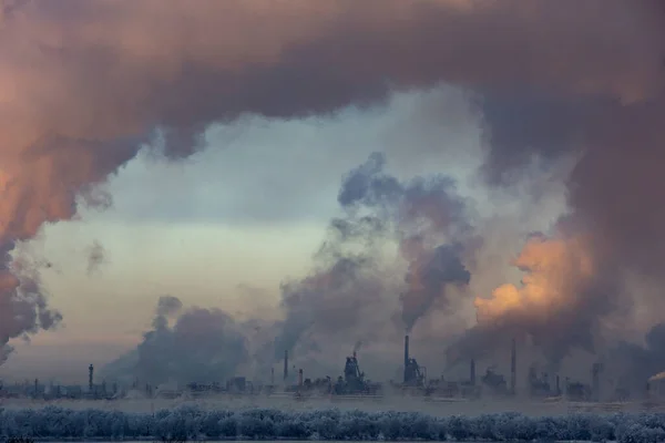 Rookschoorsteen Tegen Lucht — Stockfoto