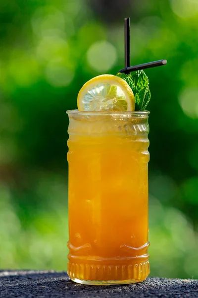 Summer Cocktail Green Background — Stock Photo, Image