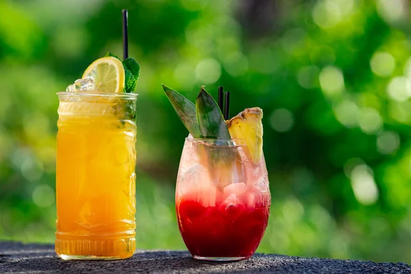 Summer Cocktails Green Background — Stock Photo, Image