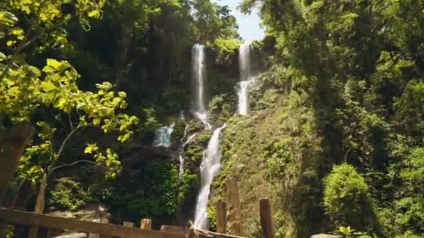 Tamaraw falls in Puerto Galera, Philippines, pan — Stock Video