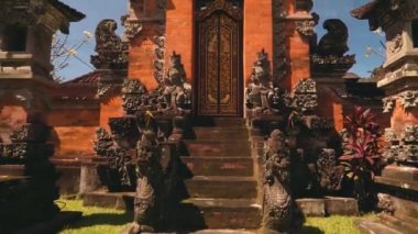 Turuncu Balili Tapınağı, dramatik tilt