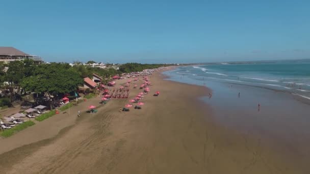 Seminyak plaj havadan görünümü, Bali — Stok video