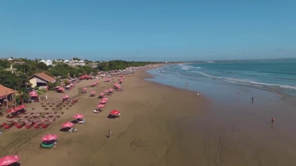 Vista aérea de la playa de Seminyak, Bali — Vídeos de Stock